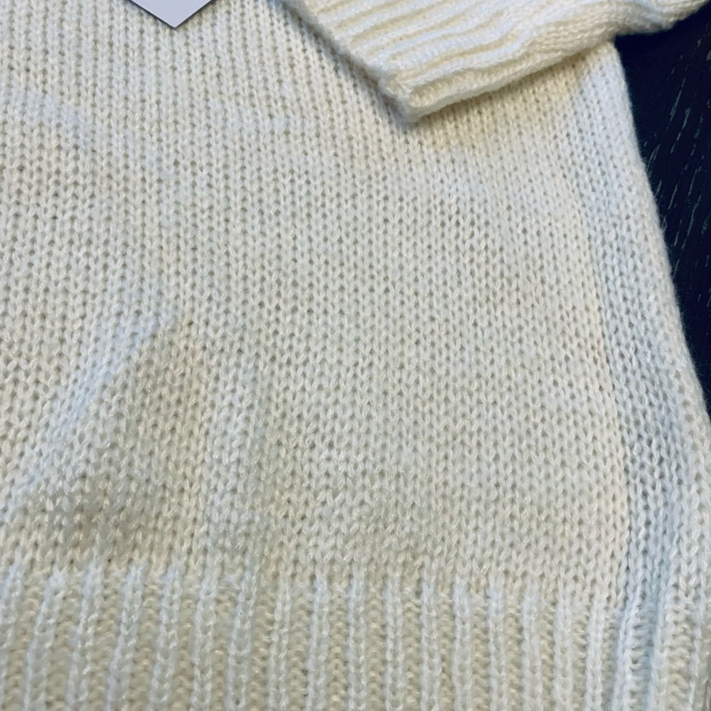 Beautiful sweater - Picture 4 of 8